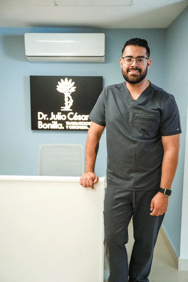 El Dr. Bonilla en su consultorio