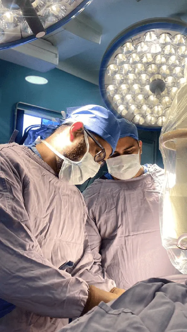 El Dr. Bonilla en quirófano